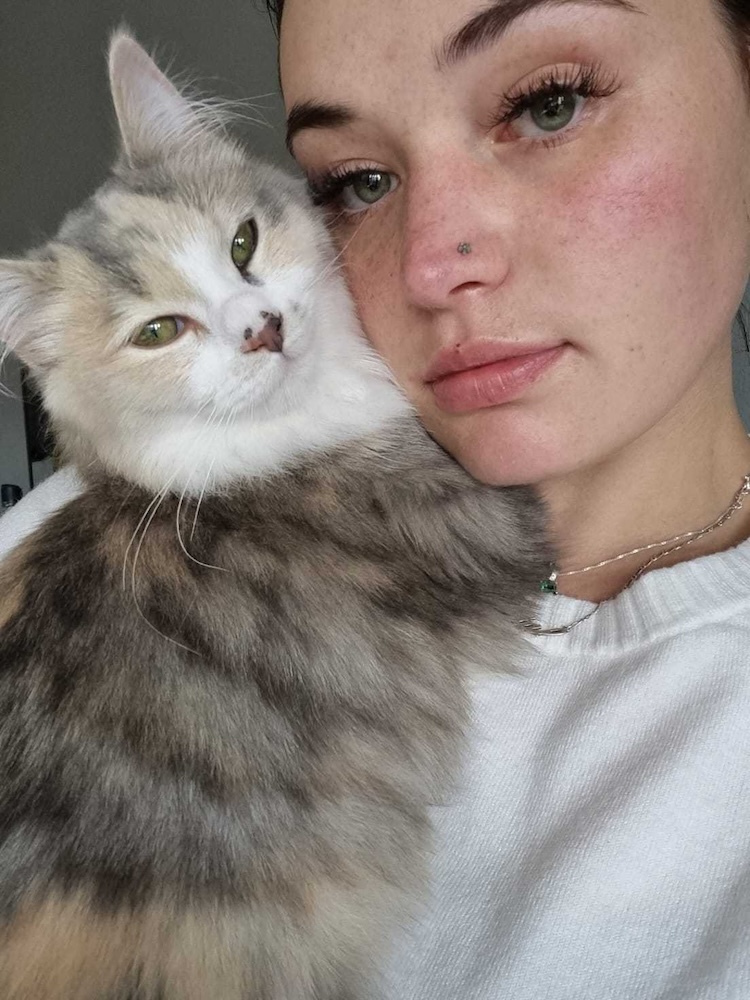 Crystal and Ivy cuddling